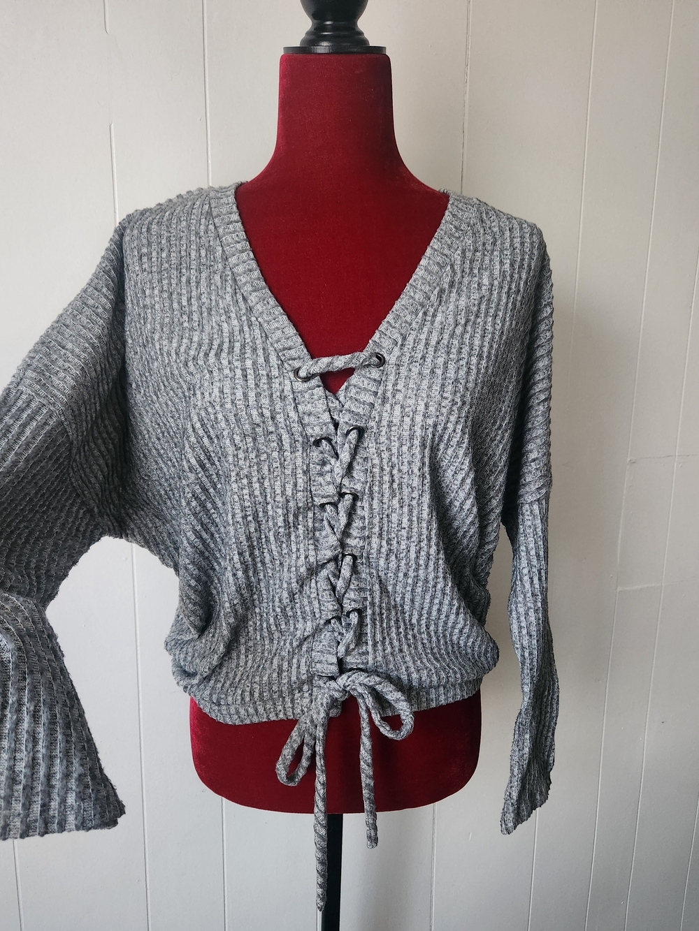 Fashion Nova Gray Ribbed Lace-Up V-Neck Sweater Size Large
